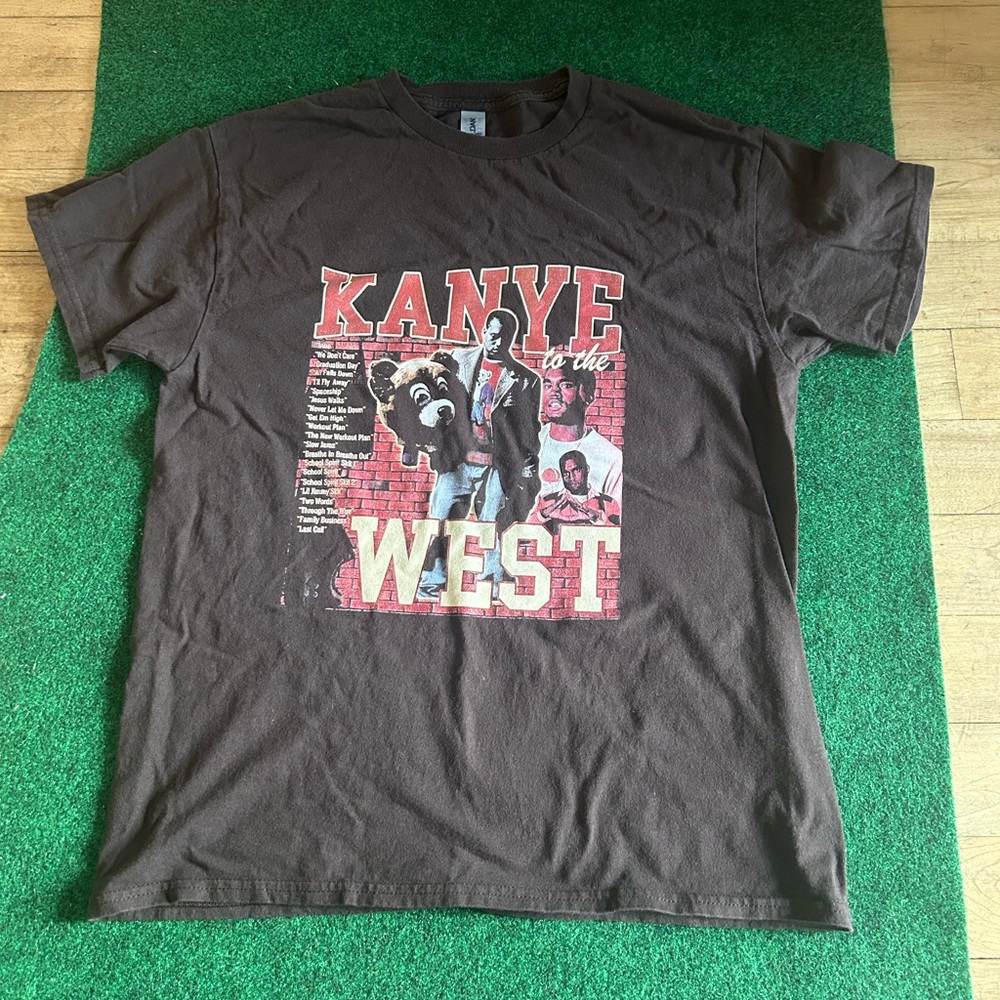 Gildan Kanye West Graphic Tee - Brown with Red & Cream Print
